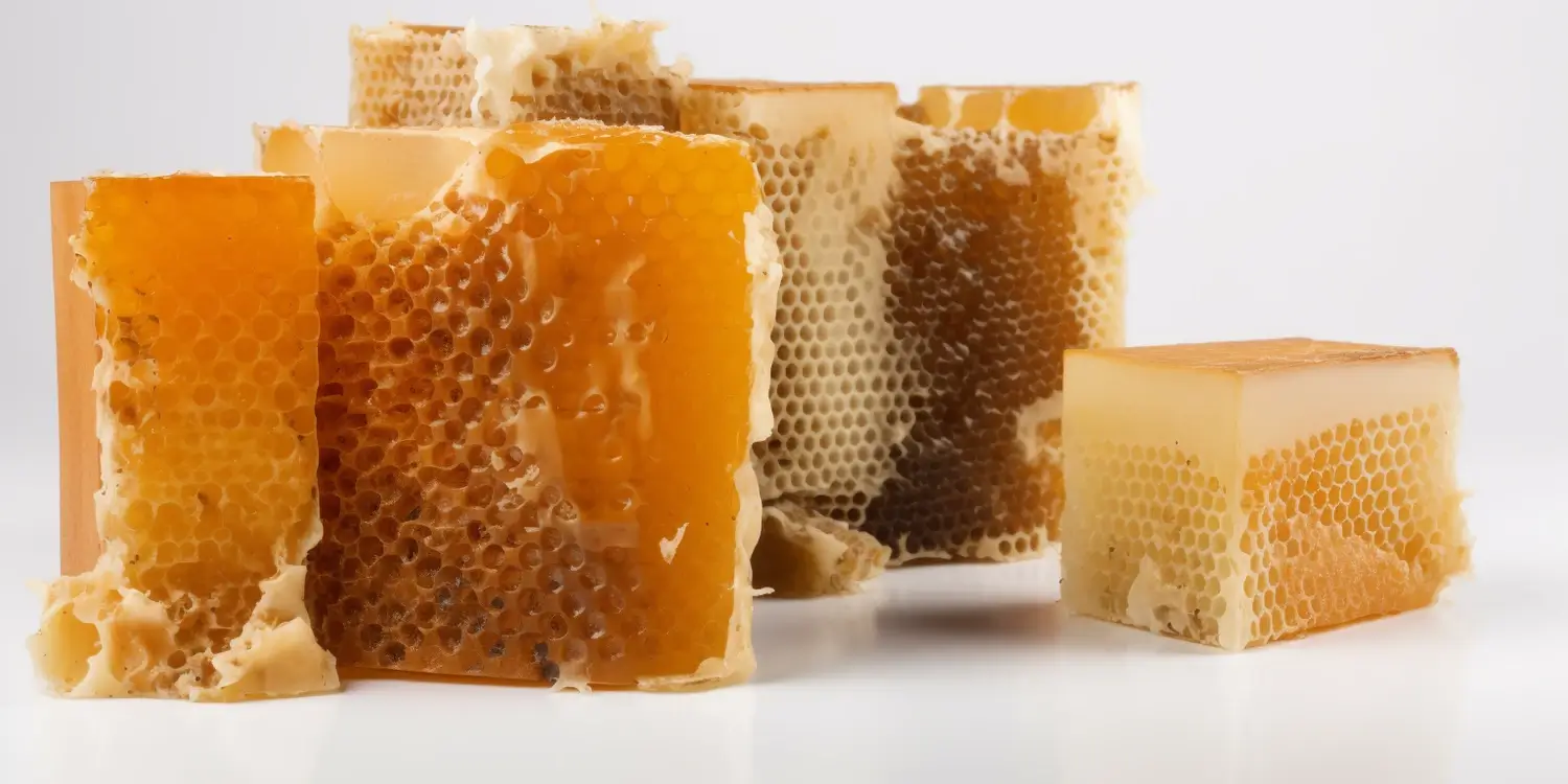 Miód akacjowy na co dobry?